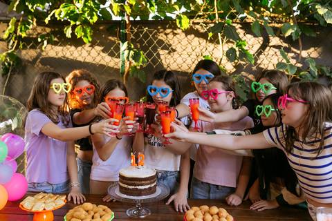 fotografo joinville, fotografo profissional, aniversario, fotografo de aniversario joinville, estudio de fotografia joinville, aniversario em casa, festa do pijama neon, festa afetiva'