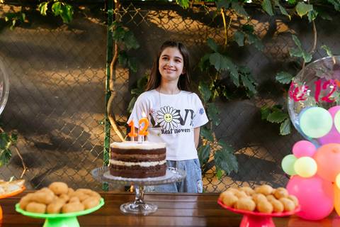 fotografo joinville, fotografo profissional, aniversario, fotografo de aniversario joinville, estudio de fotografia joinville, aniversario em casa, festa do pijama neon, festa afetiva'