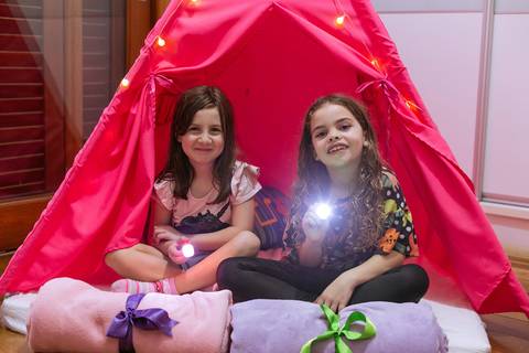 fotografo joinville, fotografo profissional, aniversario, fotografo de aniversario joinville, estudio de fotografia joinville, aniversario em casa, festa do pijama neon, festa afetiva'