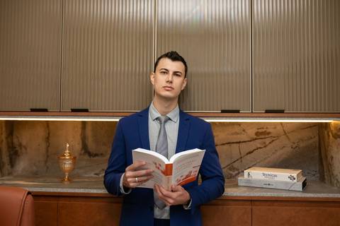 ThiagoSP_advogdo_joinville_retrato de perfil corporativo estudio fotografico linkedin redes sociais OAB'