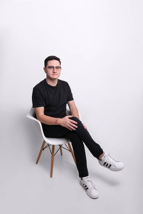 retrato corporativo estudio fotografico daisy deise evaristo Vinicius Psicologo Joinville CAPS CRAS Conselho Tutelar'
