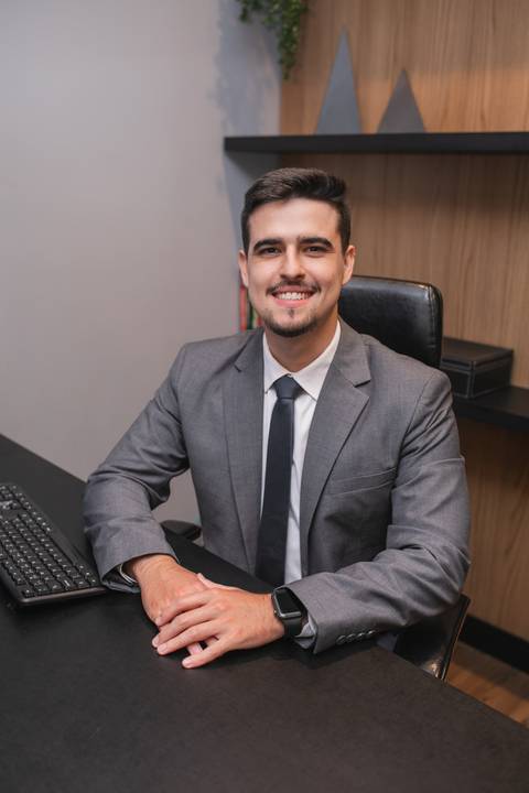 retrato coorporativo de perfil Pacheco e Cunha Advocacia Itajai advogado'