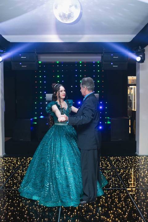 Ana cecilia 15 anos daisy deise deisy evaristo realeza fotografo profissional fotografa joinville valsa'