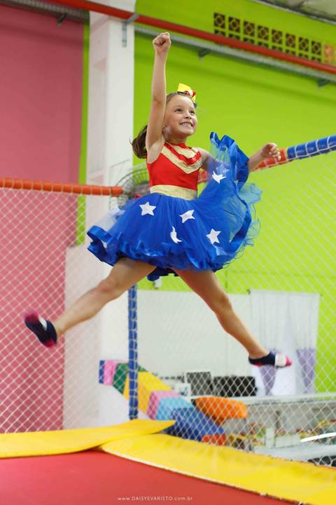 fotografo de aniversario joinville diverplay carrossel festere king park pety paio mulher maravilha decoração festa fantasia nicole 8 anos'