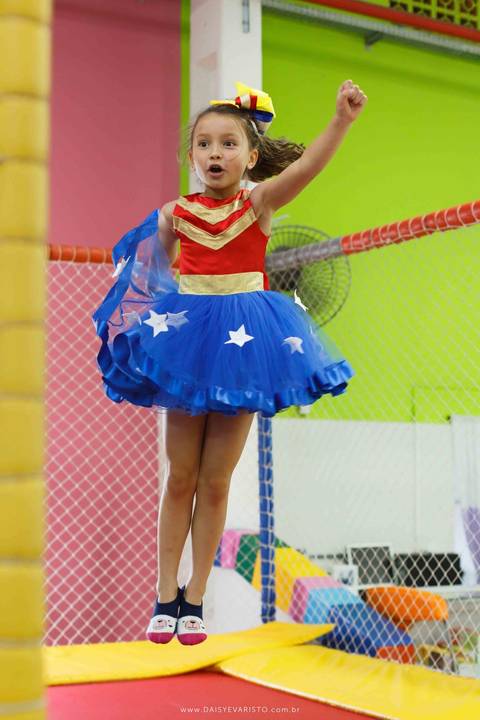 fotografo de aniversario joinville diverplay carrossel festere king park pety paio mulher maravilha decoração festa fantasia nicole 8 anos'
