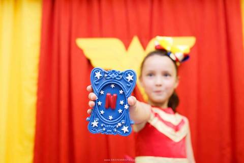 fotografo de aniversario joinville diverplay carrossel festere king park pety paio mulher maravilha decoração festa fantasia nicole 8 anos'