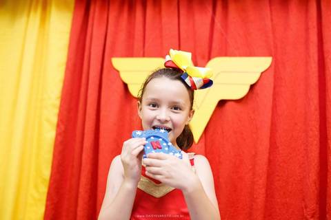 fotografo de aniversario joinville diverplay carrossel festere king park pety paio mulher maravilha decoração festa fantasia nicole 8 anos'