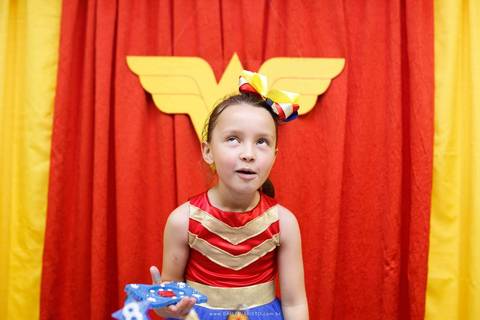 fotografo de aniversario joinville diverplay carrossel festere king park pety paio mulher maravilha decoração festa fantasia nicole 8 anos'