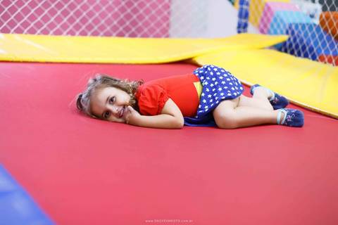 fotografo de aniversario joinville diverplay carrossel festere king park pety paio mulher maravilha decoração festa fantasia nicole 8 anos'