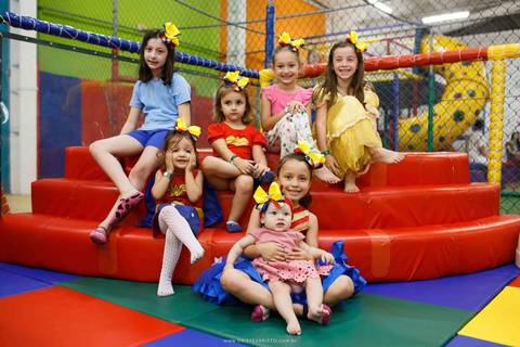 fotografo de aniversario joinville diverplay carrossel festere king park pety paio mulher maravilha decoração festa fantasia nicole 8 anos'