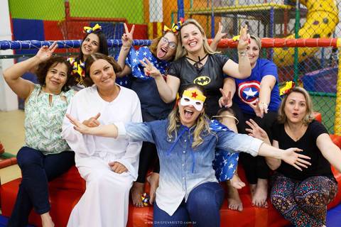 fotografo de aniversario joinville diverplay carrossel festere king park pety paio mulher maravilha decoração festa fantasia nicole 8 anos'