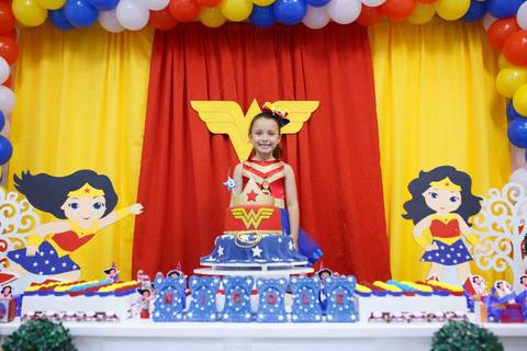 fotografo de aniversario joinville diverplay carrossel festere king park pety paio mulher maravilha decoração festa fantasia nicole 8 anos'