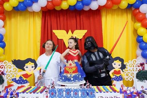 fotografo de aniversario joinville diverplay carrossel festere king park pety paio mulher maravilha decoração festa fantasia nicole 8 anos dart wader princesa lea'