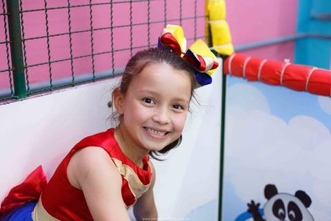 fotografo de aniversario joinville diverplay carrossel festere king park pety paio mulher maravilha decoração festa fantasia nicole 8 anos'