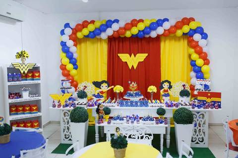 fotografo de aniversario joinville diverplay carrossel festere king park pety paio mulher maravilha decoração festa fantasia nicole 8 anos'