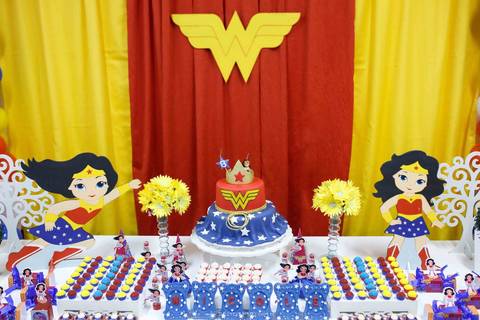 fotografo de aniversario joinville diverplay carrossel festere king park pety paio mulher maravilha decoração festa fantasia nicole 8 anos'