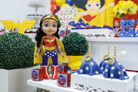 fotografo de aniversario joinville diverplay carrossel festere king park pety paio mulher maravilha decoração festa fantasia nicole 8 anos'