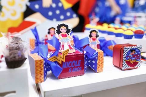 fotografo de aniversario joinville diverplay carrossel festere king park pety paio mulher maravilha decoração festa fantasia nicole 8 anos'