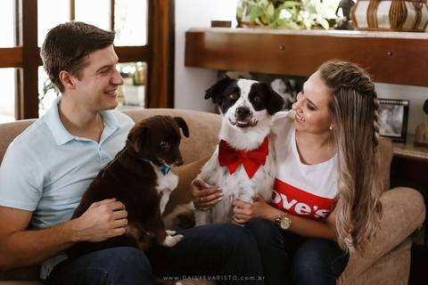 fotografo joinville casamento ensaio  pre-casamento  pre-wedding diferente lifestyle em casa noiva noivo cachorro pet mini wedding Fernanda Sander Lago da Serra Campo alegre noivos'