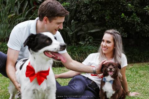 fotografo joinville casamento ensaio  pre-casamento  pre-wedding diferente lifestyle em casa noiva noivo cachorro pet mini wedding Fernanda Sander Lago da Serra Campo alegre noivos'