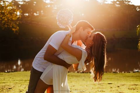 fotografo joinville casamento ensaio  pre-casamento  pre-wedding diferente lifestyle em casa noiva noivo cachorro pet mini wedding Fernanda Sander Lago da Serra Campo alegre noivos'