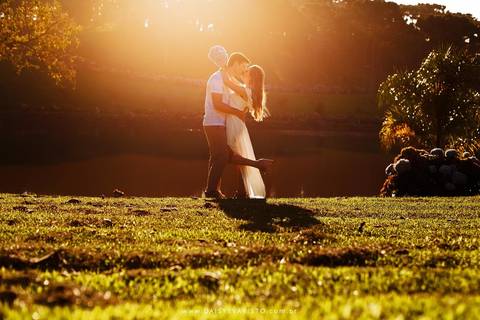 fotografo joinville casamento ensaio  pre-casamento  pre-wedding diferente lifestyle em casa noiva noivo cachorro pet mini wedding Fernanda Sander Lago da Serra Campo alegre noivos'