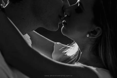 fotografo joinville casamento ensaio  pre-casamento  pre-wedding diferente lifestyle em casa noiva noivo cachorro pet mini wedding Fernanda Sander Lago da Serra Campo alegre noivos'