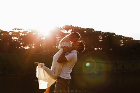 fotografo joinville casamento ensaio  pre-casamento  pre-wedding diferente lifestyle em casa noiva noivo cachorro pet mini wedding Fernanda Sander Lago da Serra Campo alegre noivos'