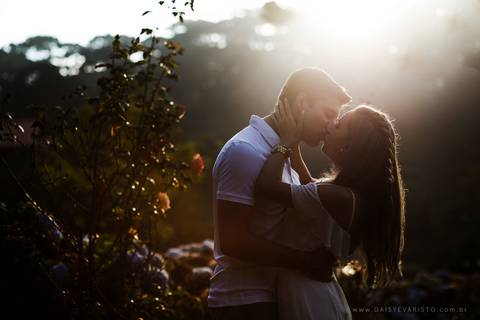 fotografo joinville casamento ensaio  pre-casamento  pre-wedding diferente lifestyle em casa noiva noivo cachorro pet mini wedding Fernanda Sander Lago da Serra Campo alegre noivos'