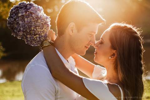 fotografo joinville casamento ensaio  pre-casamento  pre-wedding diferente lifestyle em casa noiva noivo cachorro pet mini wedding Fernanda Sander Lago da Serra Campo alegre noivos'