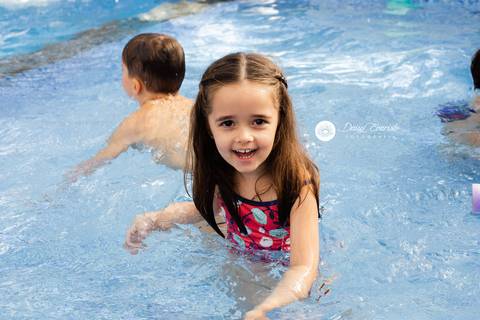 fotografo de aniversario casamento ensaio gravidez gravida gestante joinville Miguel Sofia Comunhao aventura rural piscina festa daisy evaristo deise'