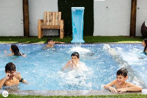 fotografo de aniversario casamento ensaio gravidez gravida gestante joinville Miguel Sofia Comunhao aventura rural piscina festa daisy evaristo deise'