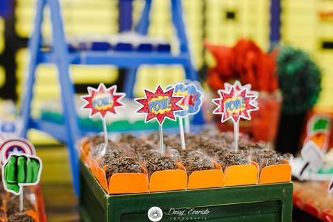 fotografo aniversario casamento ensaio gestante gravida gravidez estudio joinville festa capitao america festere festas fotografia decoração mulher maravilha'