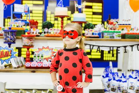 fotografo aniversario casamento ensaio gestante gravida gravidez estudio joinville festa capitao america festere festas fotografia decoração mulher maravilha'