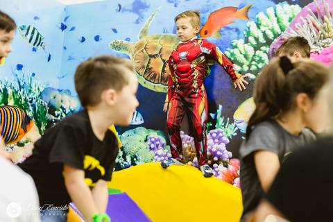fotografo aniversario casamento ensaio gestante gravida gravidez estudio joinville festa capitao america festere festas fotografia decoração mulher maravilha'