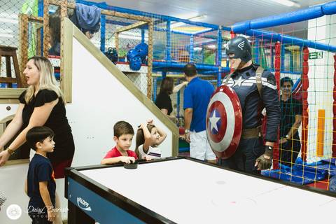 fotografo aniversario casamento ensaio gestante gravida gravidez estudio joinville festa capitao america festere festas fotografia decoração mulher maravilha'