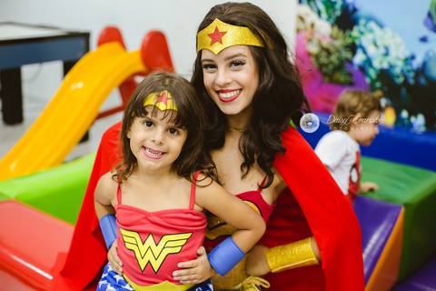 fotografo aniversario casamento ensaio gestante gravida gravidez estudio joinville festa capitao america festere festas fotografia decoração mulher maravilha'