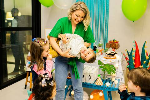 fotografo aniversario joinville festere pety paio casa de festa joinville fabrica de festas decoração dinossauros Caio 3 anos'