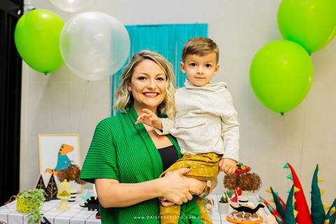 fotografo aniversario joinville festere pety paio casa de festa joinville fabrica de festas decoração dinossauros Caio 3 anos'