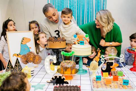 fotografo aniversario joinville festere pety paio casa de festa joinville fabrica de festas decoração dinossauros Caio 3 anos'