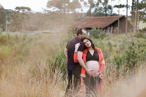 ensaio gestante gravidez gravida gravidos maternidade fotografo joinville ensaio em casa lifestyle  revista babies cheila e fabiano ensaio diferente no campo casa do lago campo alegre fumaça baby boy'