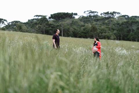 ensaio gestante gravidez gravida gravidos maternidade fotografo joinville ensaio em casa lifestyle  revista babies cheila e fabiano ensaio diferente no campo casa do lago campo alegre fumaça baby boy'