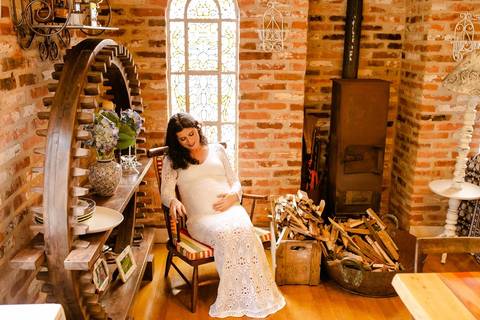 ensaio gestante gravidez gravida gravidos maternidade fotografo joinville ensaio em casa lifestyle  revista babies cheila e fabiano ensaio diferente no campo casa do lago campo alegre fumaça baby boy'