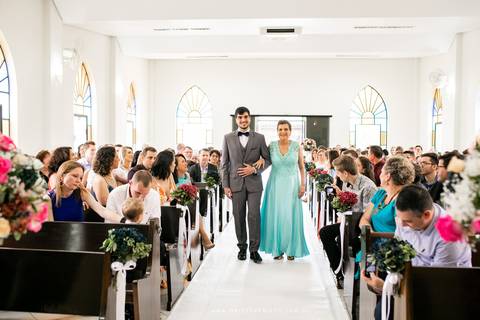 fotografo de casamento joinville sitio das bromelias salto II mini wedding noiva linda noivo lindo ilma socha agape olinda klug cerimonialista decoração Fran e Thiago Igreja Luterana Joinville Deise Deisy Daysi Daisy Evaristo Fotografa entrada do noivo'