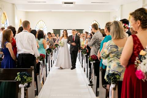 fotografo de casamento joinville sitio das bromelias salto II mini wedding noiva linda noivo lindo ilma socha agape olinda klug cerimonialista decoração Fran e Thiago Igreja Luterana Joinville Deise Deisy Daysi Daisy Evaristo Fotografa entrada da noiva'