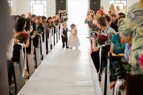 fotografo de casamento joinville sitio das bromelias salto II mini wedding noiva linda noivo lindo ilma socha agape olinda klug cerimonialista decoração Fran e Thiago Igreja Luterana Joinville Deise Deisy Daysi Daisy Evaristo Fotografa dama e pajem'