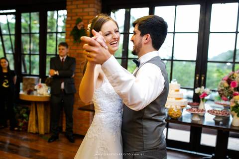 fotografo de casamento joinville sitio das bromelias salto II mini wedding noiva linda noivo lindo ilma socha agape olinda klug cerimonialista decoração Fran e Thiago Igreja Luterana Joinville Deise Deisy Daysi Daisy Evaristo Fotografa valsa'