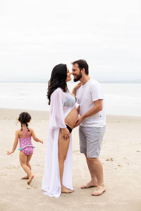 ensaio gestante gravidez na praia sao francisco do sul maternidade fotografo joinville ensaio em casa revista babies ensaio lindo deise evaristo fotografo profissional gravida linda'