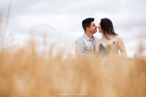 fotografo casamento ensaio gestante gravidez pre casamento noivos joinville campo alegre tais e kennedy balão campo trigo ensaio lindo campo alegre felicidade mini wedding'