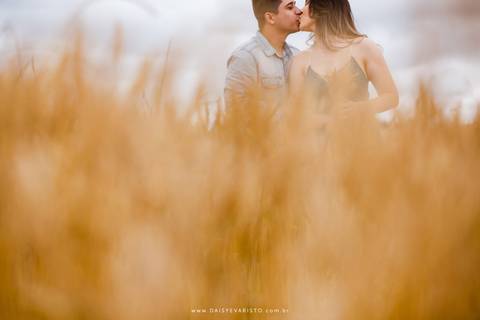 fotografo casamento ensaio gestante gravidez pre casamento noivos joinville campo alegre tais e kennedy balão campo trigo ensaio lindo campo alegre felicidade mini wedding'